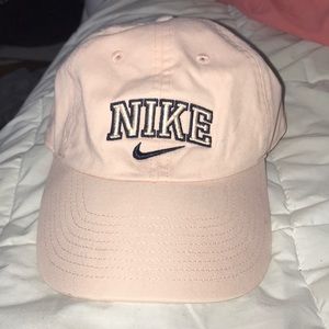 NEW NIKE WOMENS HAT